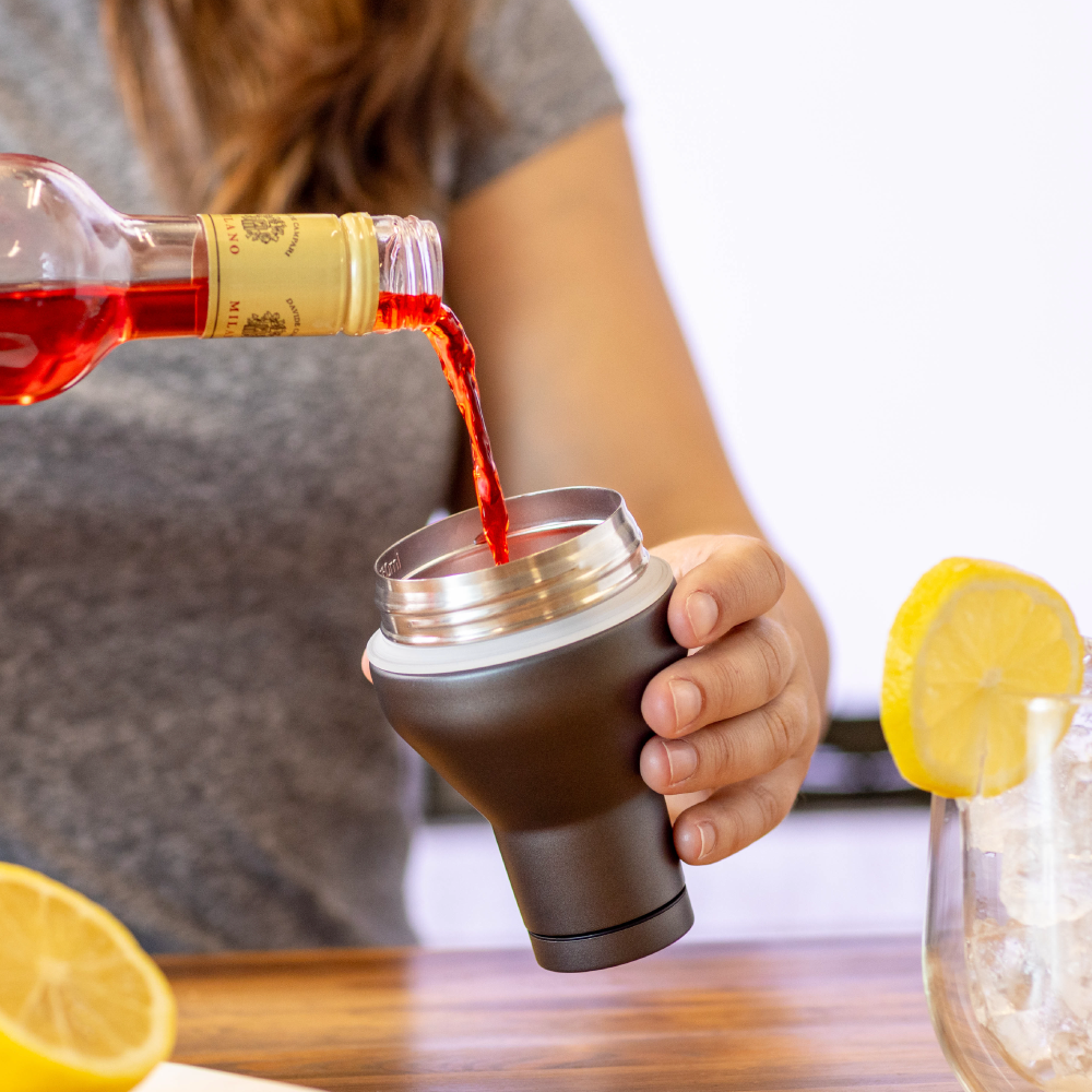 cocktail-shaker-lid-p5 Cocktail_Shaker_lifestyle_2_b714e13d-dd84-4844-956f-11cddc294041.png