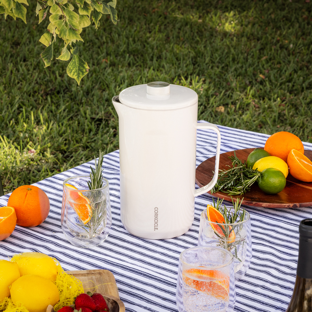 pitcher-g0 OatmilkPitcher_Lifestyle.png